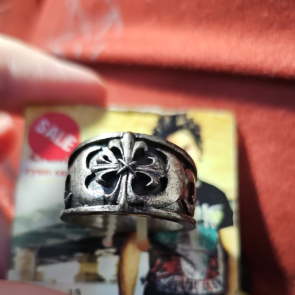 Claire's Bold Silver Men's Ring - Picture 6 of 6